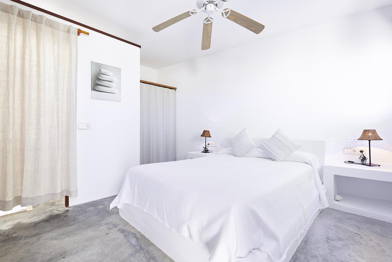 Mares Villa Cala Tarida (Ibiza)